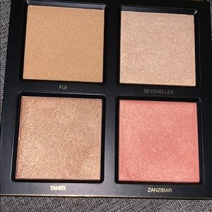 HUDA BEAUTY Makeup - Huda beauty 3D highlighter palette golden sands HUDA BEAUTY Makeup - Huda beauty 3D highlighter palette golden sands